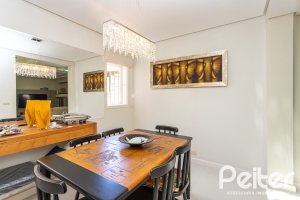 Casa à venda com 226m², 3 dormitórios, 1 suíte, 4 vagas, no bairro Ipanema em Porto Alegre