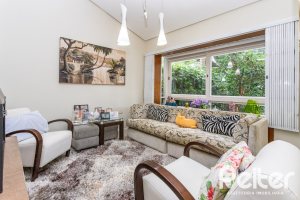 Casa à venda com 226m², 3 dormitórios, 1 suíte, 4 vagas, no bairro Ipanema em Porto Alegre