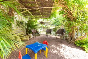 Casa à venda com 226m², 3 dormitórios, 1 suíte, 4 vagas, no bairro Ipanema em Porto Alegre