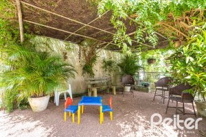 Casa à venda com 226m², 3 dormitórios, 1 suíte, 4 vagas, no bairro Ipanema em Porto Alegre