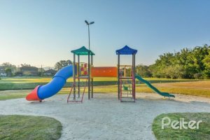 Casa em Condomínio à venda com 450m², 6 dormitórios, 4 suítes, 2 vagas, no bairro Terra Ville em Porto Alegre