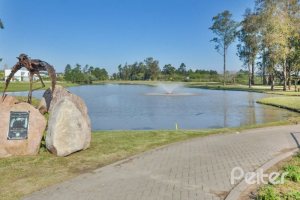 Casa em Condomínio à venda com 450m², 6 dormitórios, 4 suítes, 2 vagas, no bairro Terra Ville em Porto Alegre