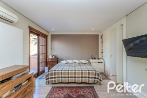 Casa em Condomínio à venda com 450m², 6 dormitórios, 4 suítes, 2 vagas, no bairro Terra Ville em PORTO ALEGRE