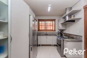 Casa em Condomínio à venda com 450m², 6 dormitórios, 4 suítes, 2 vagas, no bairro Terra Ville em PORTO ALEGRE