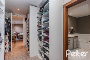 Casa em Condomínio à venda com 450m², 6 dormitórios, 4 suítes, 2 vagas, no bairro Terra Ville em PORTO ALEGRE