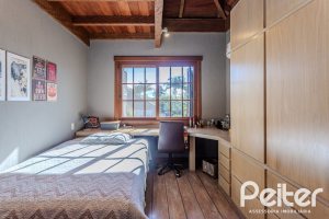 Casa em Condomínio à venda com 450m², 6 dormitórios, 4 suítes, 2 vagas, no bairro Terra Ville em PORTO ALEGRE