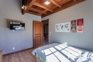 Casa em Condomínio à venda com 450m², 6 dormitórios, 4 suítes, 2 vagas, no bairro Terra Ville em PORTO ALEGRE