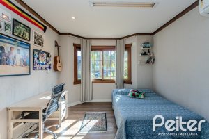 Casa em Condomínio à venda com 450m², 6 dormitórios, 4 suítes, 2 vagas, no bairro Terra Ville em PORTO ALEGRE