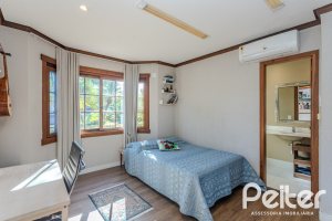 Casa em Condomínio à venda com 450m², 6 dormitórios, 4 suítes, 2 vagas, no bairro Terra Ville em PORTO ALEGRE