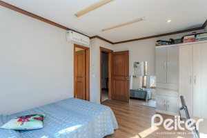 Casa em Condomínio à venda com 450m², 6 dormitórios, 4 suítes, 2 vagas, no bairro Terra Ville em PORTO ALEGRE