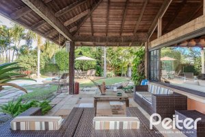 Casa em Condomínio à venda com 450m², 6 dormitórios, 4 suítes, 2 vagas, no bairro Terra Ville em PORTO ALEGRE