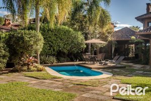 Casa em Condomínio à venda com 450m², 6 dormitórios, 4 suítes, 2 vagas, no bairro Terra Ville em PORTO ALEGRE