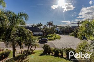 Casa em Condomínio à venda com 450m², 6 dormitórios, 4 suítes, 2 vagas, no bairro Terra Ville em PORTO ALEGRE