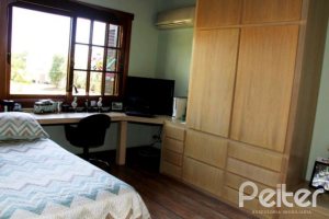 Casa em Condomínio à venda com 450m², 6 dormitórios, 4 suítes, 2 vagas, no bairro Terra Ville em Porto Alegre