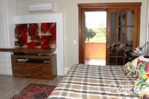 Casa em Condomínio à venda com 450m², 6 dormitórios, 4 suítes, 2 vagas, no bairro Terra Ville em Porto Alegre