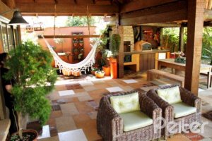 Casa em Condomínio à venda com 450m², 6 dormitórios, 4 suítes, 2 vagas, no bairro Terra Ville em Porto Alegre