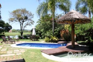 Casa em Condomínio à venda com 450m², 6 dormitórios, 4 suítes, 2 vagas, no bairro Terra Ville em Porto Alegre