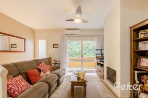 Casa em Condomínio à venda com 159m², 3 dormitórios, 1 suíte, 2 vagas, no bairro Tristeza em Porto Alegre