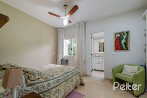 Casa em Condomínio à venda com 159m², 3 dormitórios, 1 suíte, 2 vagas, no bairro Tristeza em Porto Alegre