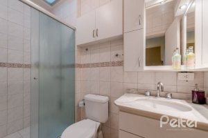 Casa em Condomínio à venda com 159m², 3 dormitórios, 1 suíte, 2 vagas, no bairro Tristeza em Porto Alegre