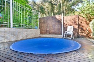 Casa em Condomínio à venda com 159m², 3 dormitórios, 1 suíte, 2 vagas, no bairro Tristeza em Porto Alegre