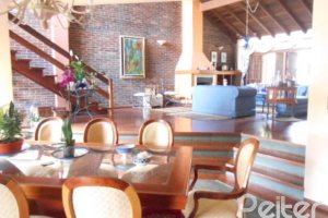 Casa à venda com 404m², 4 dormitórios, 1 suíte, 3 vagas, no bairro Vila Assunção em Porto Alegre