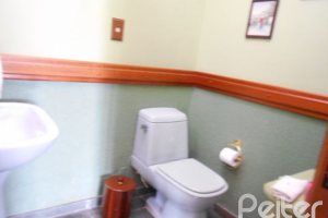 Casa à venda com 404m², 4 dormitórios, 1 suíte, 3 vagas, no bairro Vila Assunção em Porto Alegre