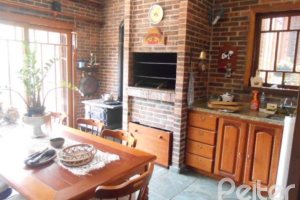 Casa à venda com 404m², 4 dormitórios, 1 suíte, 3 vagas, no bairro Vila Assunção em Porto Alegre