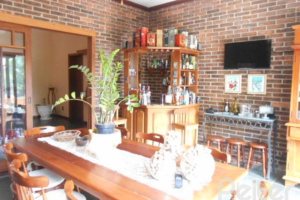 Casa à venda com 404m², 4 dormitórios, 1 suíte, 3 vagas, no bairro Vila Assunção em Porto Alegre