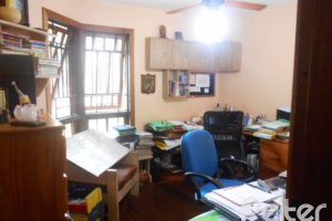 Casa à venda com 404m², 4 dormitórios, 1 suíte, 3 vagas, no bairro Vila Assunção em Porto Alegre