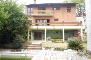 Casa à venda com 404m², 4 dormitórios, 1 suíte, 3 vagas, no bairro Vila Assunção em Porto Alegre