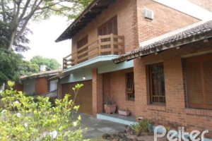 Casa à venda com 404m², 4 dormitórios, 1 suíte, 3 vagas, no bairro Vila Assunção em Porto Alegre