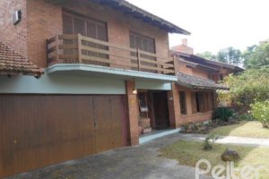 Casa à venda com 404m², 4 dormitórios, 1 suíte, 3 vagas, no bairro Vila Assunção em Porto Alegre