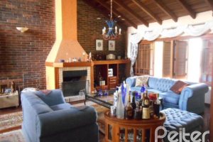 Casa à venda com 404m², 4 dormitórios, 1 suíte, 3 vagas, no bairro Vila Assunção em Porto Alegre