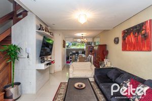 Casa em Condomínio à venda com 184m², 3 dormitórios, 1 suíte, 2 vagas, no bairro Vila Assunção em Porto Alegre