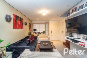 Casa em Condomínio à venda com 184m², 3 dormitórios, 1 suíte, 2 vagas, no bairro Vila Assunção em Porto Alegre