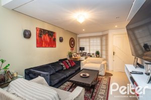Casa em Condomínio à venda com 184m², 3 dormitórios, 1 suíte, 2 vagas, no bairro Vila Assunção em Porto Alegre