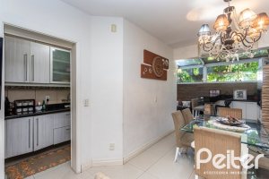 Casa em Condomínio à venda com 184m², 3 dormitórios, 1 suíte, 2 vagas, no bairro Vila Assunção em Porto Alegre