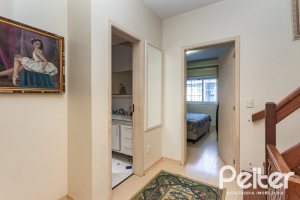 Casa em Condomínio à venda com 184m², 3 dormitórios, 1 suíte, 2 vagas, no bairro Vila Assunção em Porto Alegre