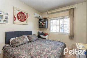 Casa em Condomínio à venda com 184m², 3 dormitórios, 1 suíte, 2 vagas, no bairro Vila Assunção em Porto Alegre
