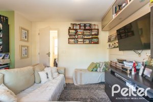 Casa em Condomínio à venda com 184m², 3 dormitórios, 1 suíte, 2 vagas, no bairro Vila Assunção em Porto Alegre