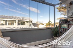 Casa em Condomínio à venda com 184m², 3 dormitórios, 1 suíte, 2 vagas, no bairro Vila Assunção em Porto Alegre