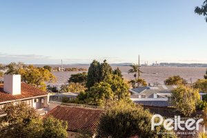 Casa em Condomínio à venda com 184m², 3 dormitórios, 1 suíte, 2 vagas, no bairro Vila Assunção em Porto Alegre