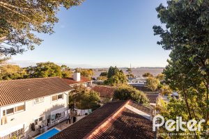 Casa em Condomínio à venda com 184m², 3 dormitórios, 1 suíte, 2 vagas, no bairro Vila Assunção em Porto Alegre