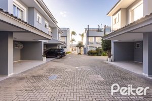 Casa em Condomínio à venda com 184m², 3 dormitórios, 1 suíte, 2 vagas, no bairro Vila Assunção em Porto Alegre