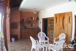 Casa à venda com 324m², 3 dormitórios, 1 suíte, 4 vagas, no bairro Tristeza em Porto Alegre