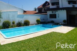 Casa à venda com 324m², 3 dormitórios, 1 suíte, 4 vagas, no bairro Tristeza em Porto Alegre