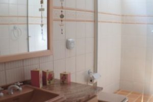 Casa à venda com 324m², 3 dormitórios, 1 suíte, 4 vagas, no bairro Tristeza em Porto Alegre