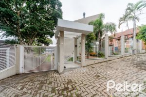 Casa em Condomínio à venda com 227m², 3 dormitórios, 1 suíte, 2 vagas, no bairro Tristeza em Porto Alegre