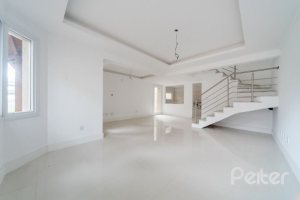 Casa em Condomínio à venda com 227m², 3 dormitórios, 1 suíte, 2 vagas, no bairro Tristeza em Porto Alegre
